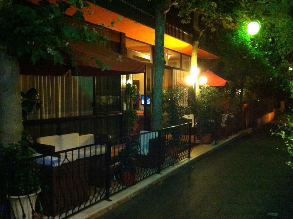 Hotel Meuble Lariana Bellaria-Igea Marina Exterior foto